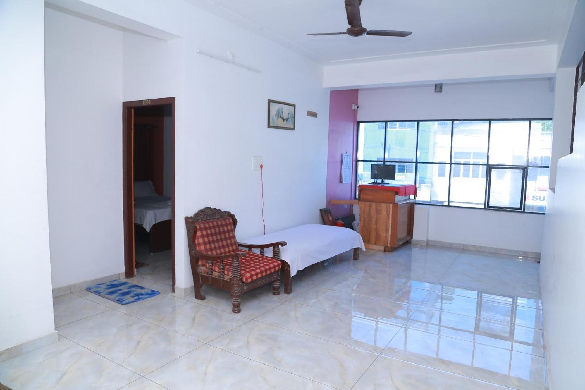 The Erumely Palace Mundakayam Exterior photo